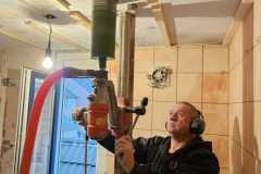 Gat boren in plafond