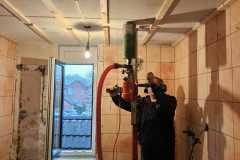 Gat boren in plafond